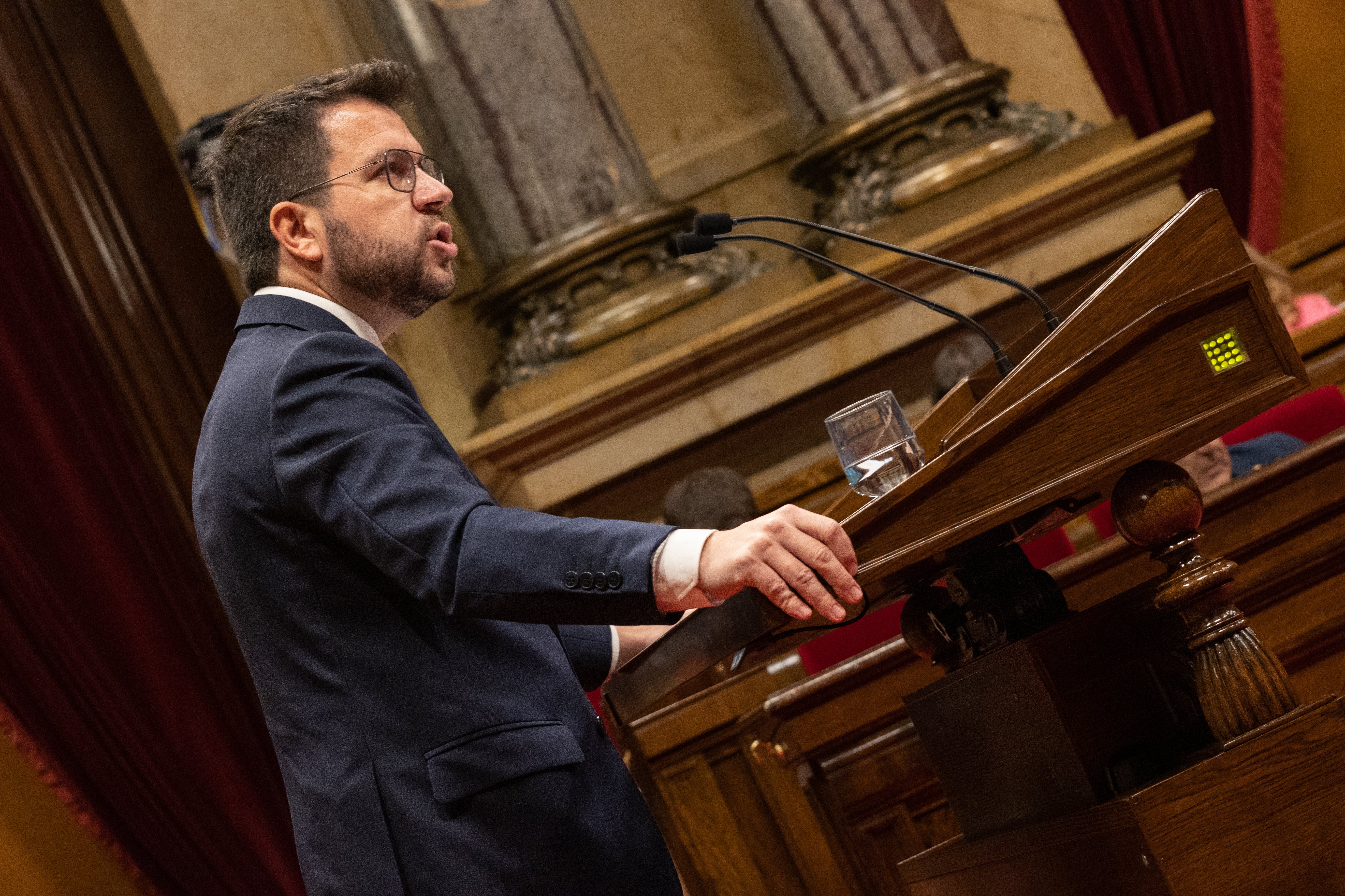 Aragonès situa el nou Govern com a bastió contra la ultradreta i l'oposició l'acusa de dèbil