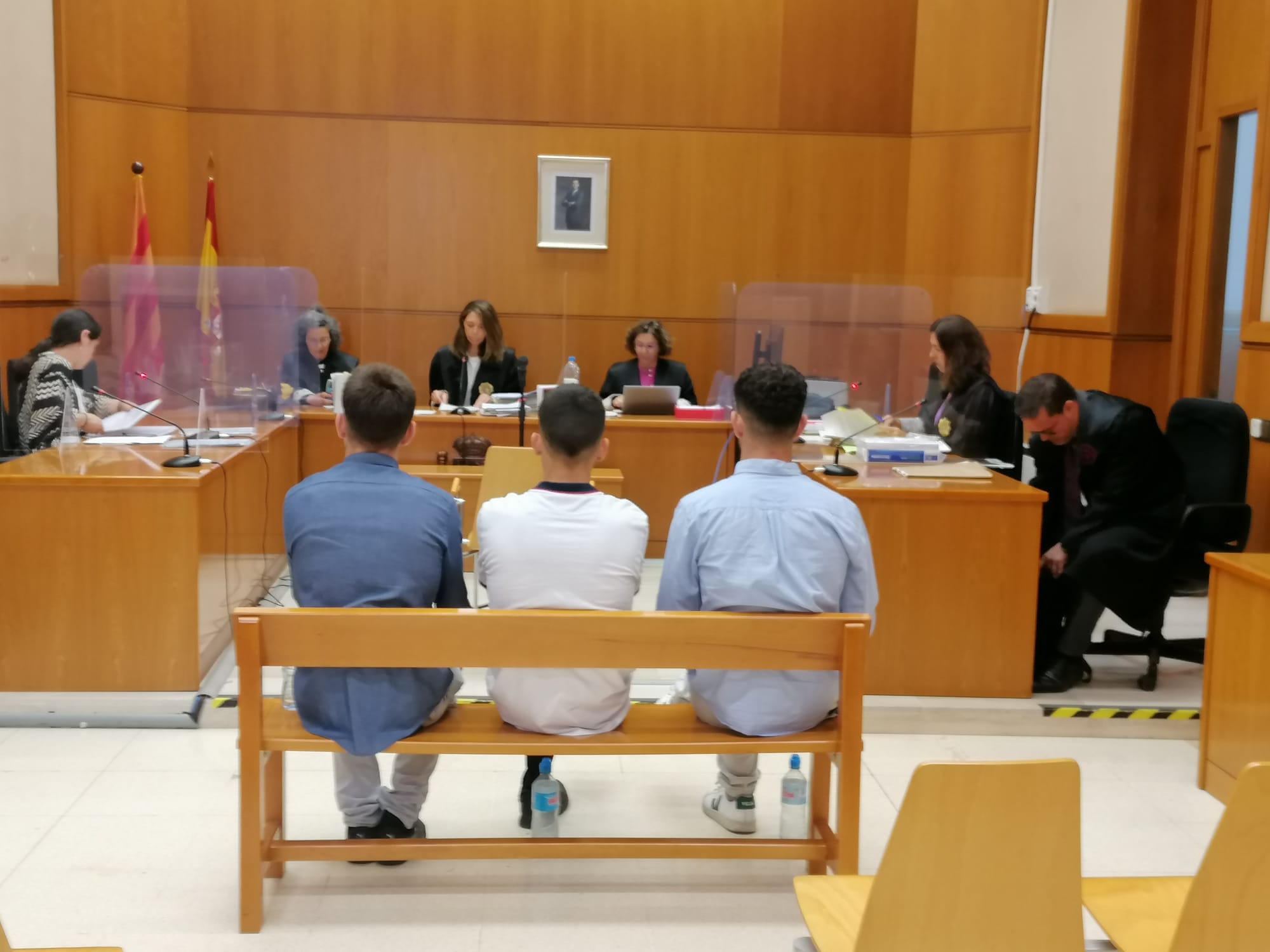 Condemnats tres joves a 3 anys de presó per llençar pedres als mossos en un aniversari de l'1-O