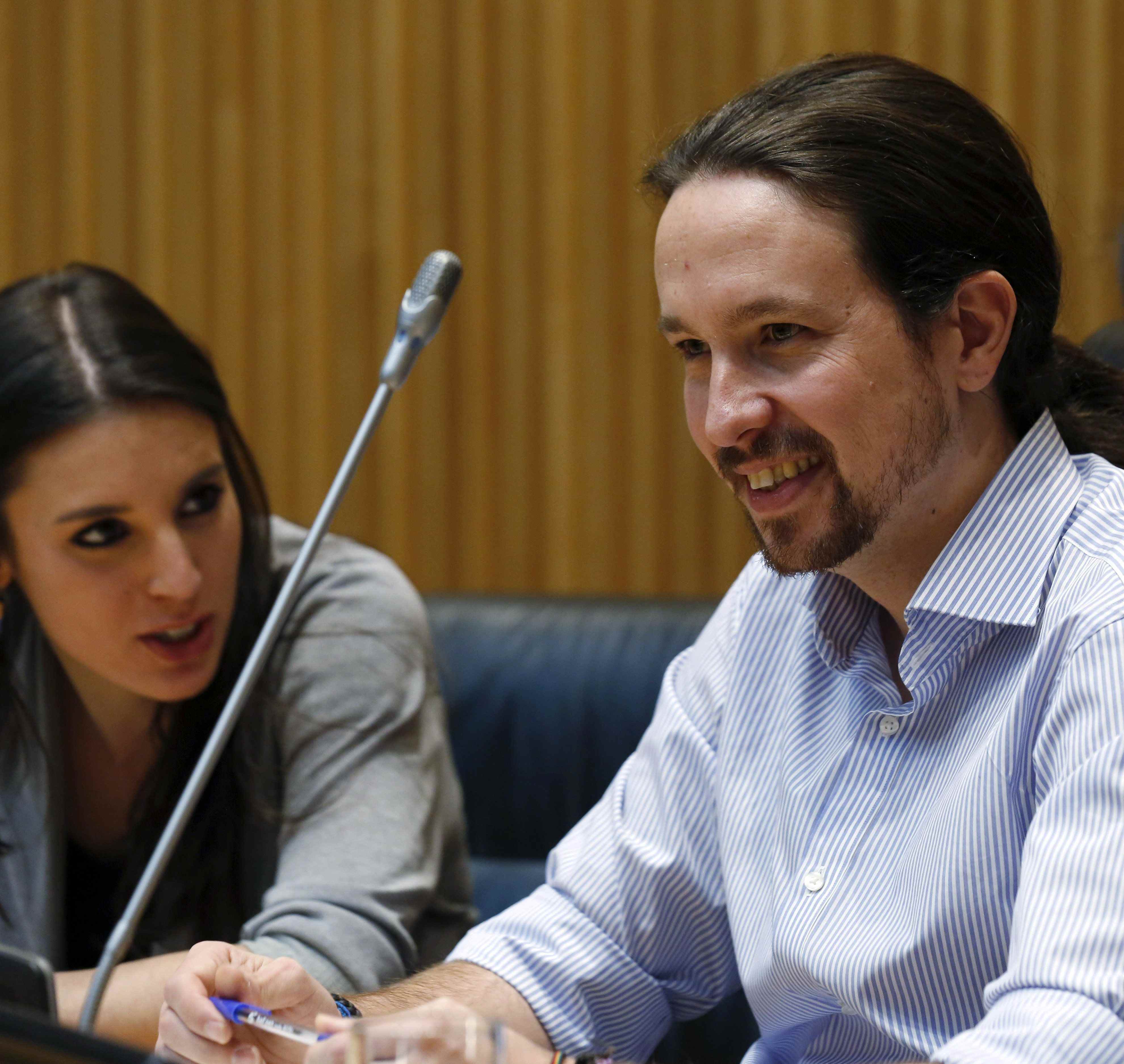 Las encuestas dan por hecho el 'sorpasso' de Podemos al PSOE