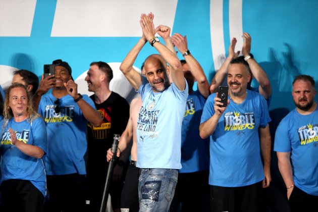 Pep Guardiola aplaudint celebració Manchester City / Foto: Europa Press - Nigel French
