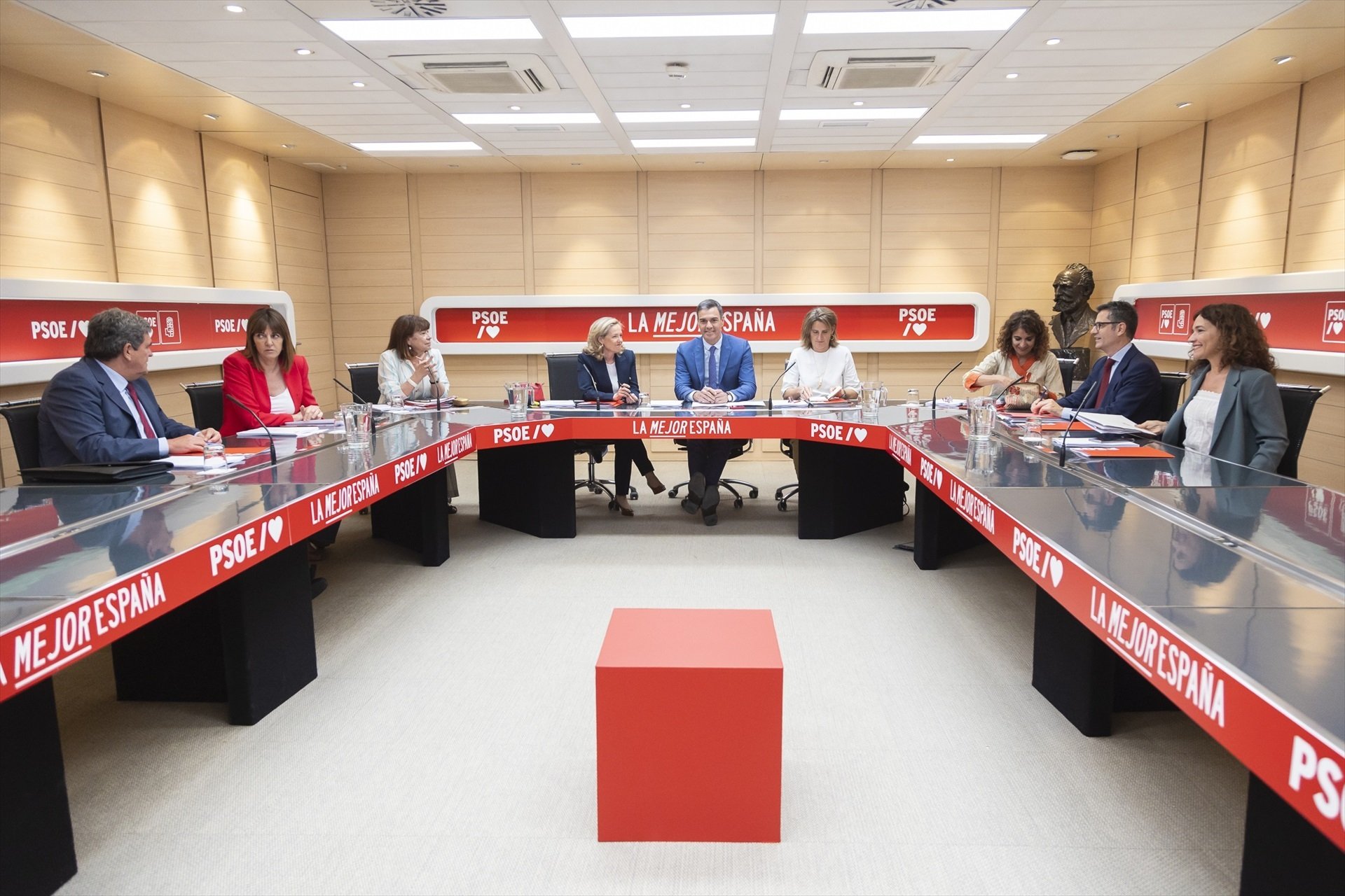 El PSOE denuncia a 'El Mundo', 'ABC' y 'El Español' a la Junta Electoral por "omitir datos" en las encuestas