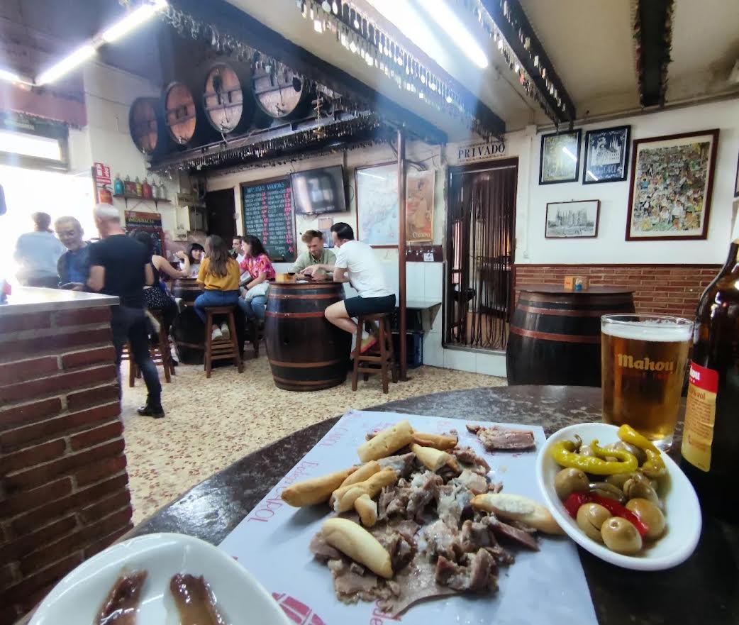 La Bodega Carol: un bar familiar (pero de alma punk) donde no falta de nada