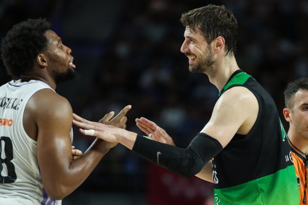 Yabusele i Ante Tomic en el Reial Madrid Joventut / Foto: Europa Press Yabusele i Ante Tomic en el Reial Madrid Joventut / Foto: Europa Press