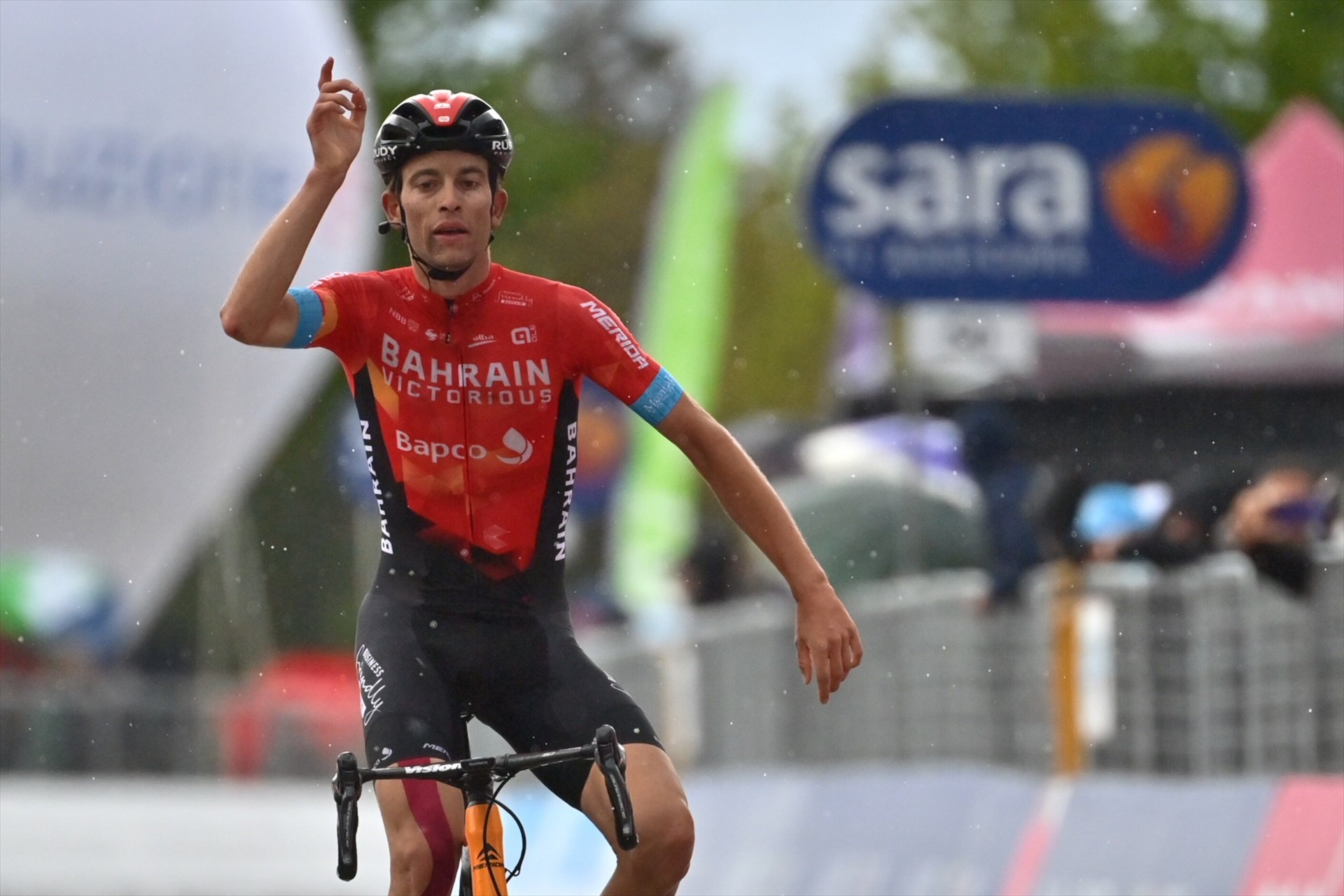 Muere Gino Mäder, ciclista de 26 años, durante la Vuelta a Suiza