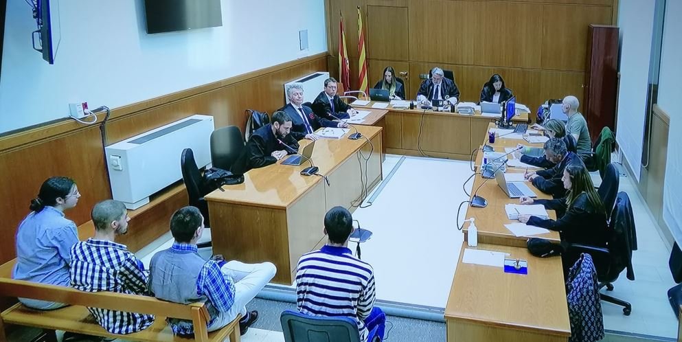 La Audiencia de Barcelona condena a un independentista a 3 años de prisión y absuelve a otros tres acusados