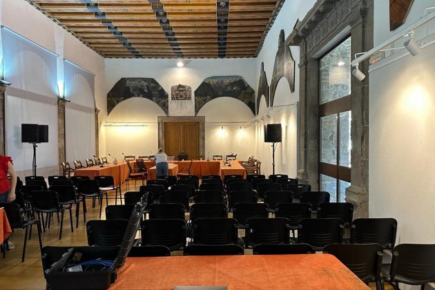 Sala Lleno Investidura Ripoll / Nicolas Tomás Sala Lleno Investidura Ripoll / Nicolas Tomás