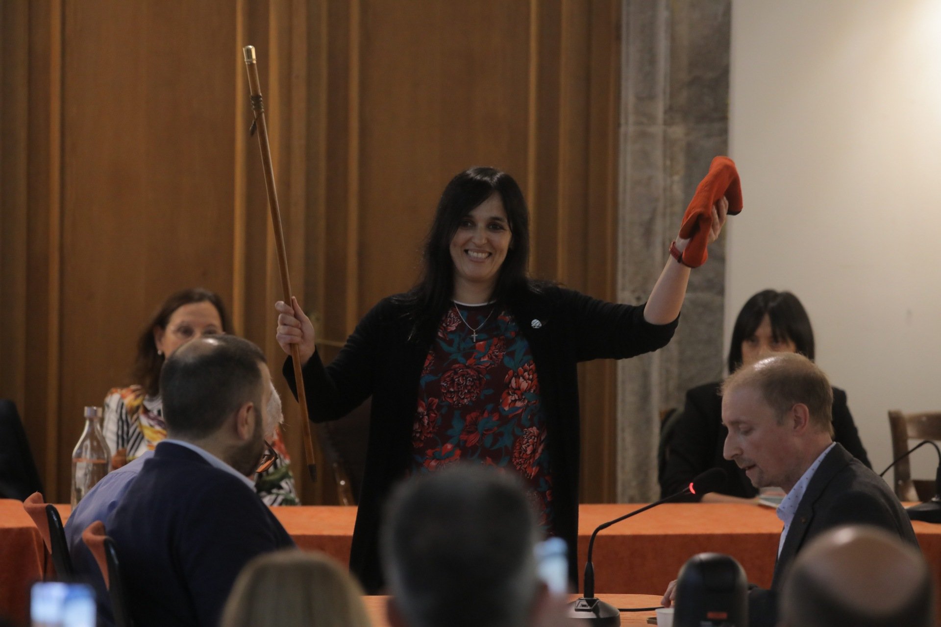 La abstención del PSC permite a Sílvia Orriols aprobar por primera vez los presupuestos de Ripoll