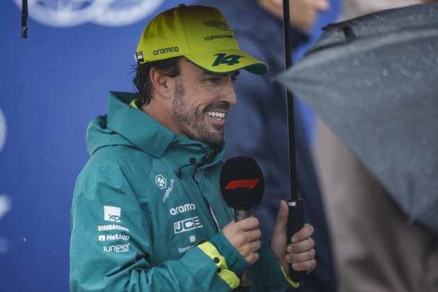 Fernando Alonso Aston Martin micròfon / Foto: Europa Press - Xavi Bonilla
