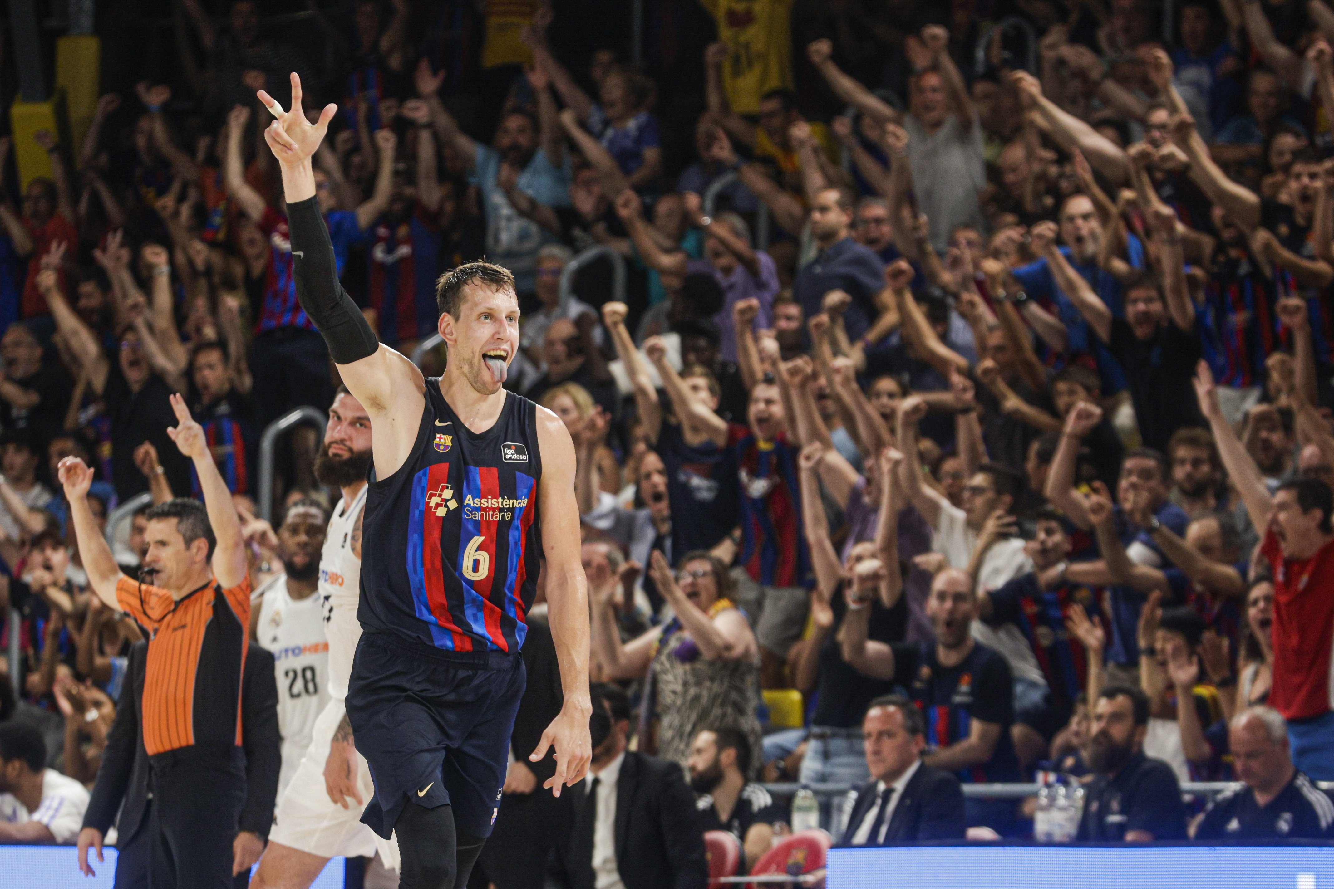 El Barça fa valer el factor pista contra el Reial Madrid i deixa la Lliga Endesa a punt de caramel (86-85)