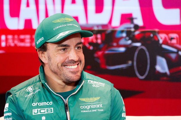 Fernando Alonso sonriendo en la prevía del GP de Canada / Foto: EFE