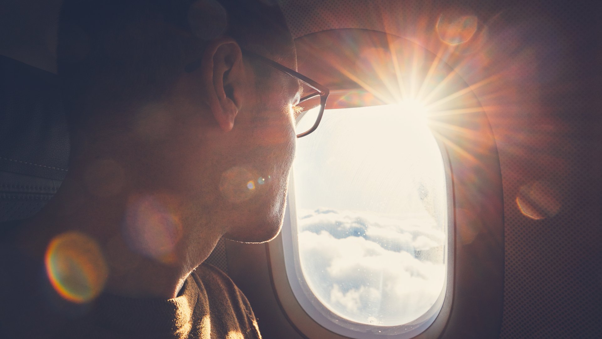 Las 8 cosas que nunca debes hacer cuando viajas en avión