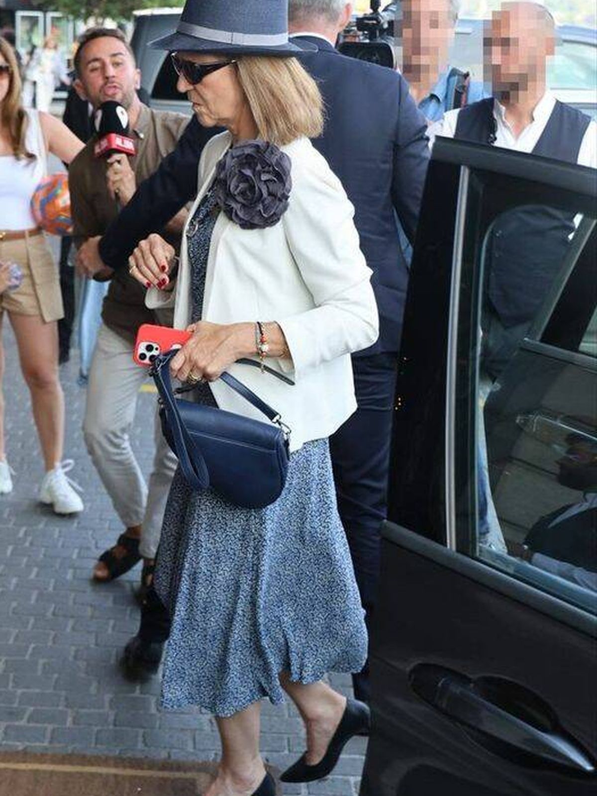 infanta elena con un saddle de Dior infanta elena con un saddle de Dior