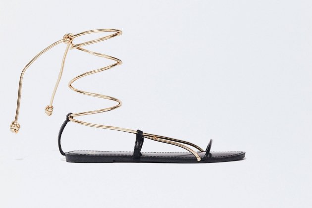 Sandàlia plana amb tires de Parfois1