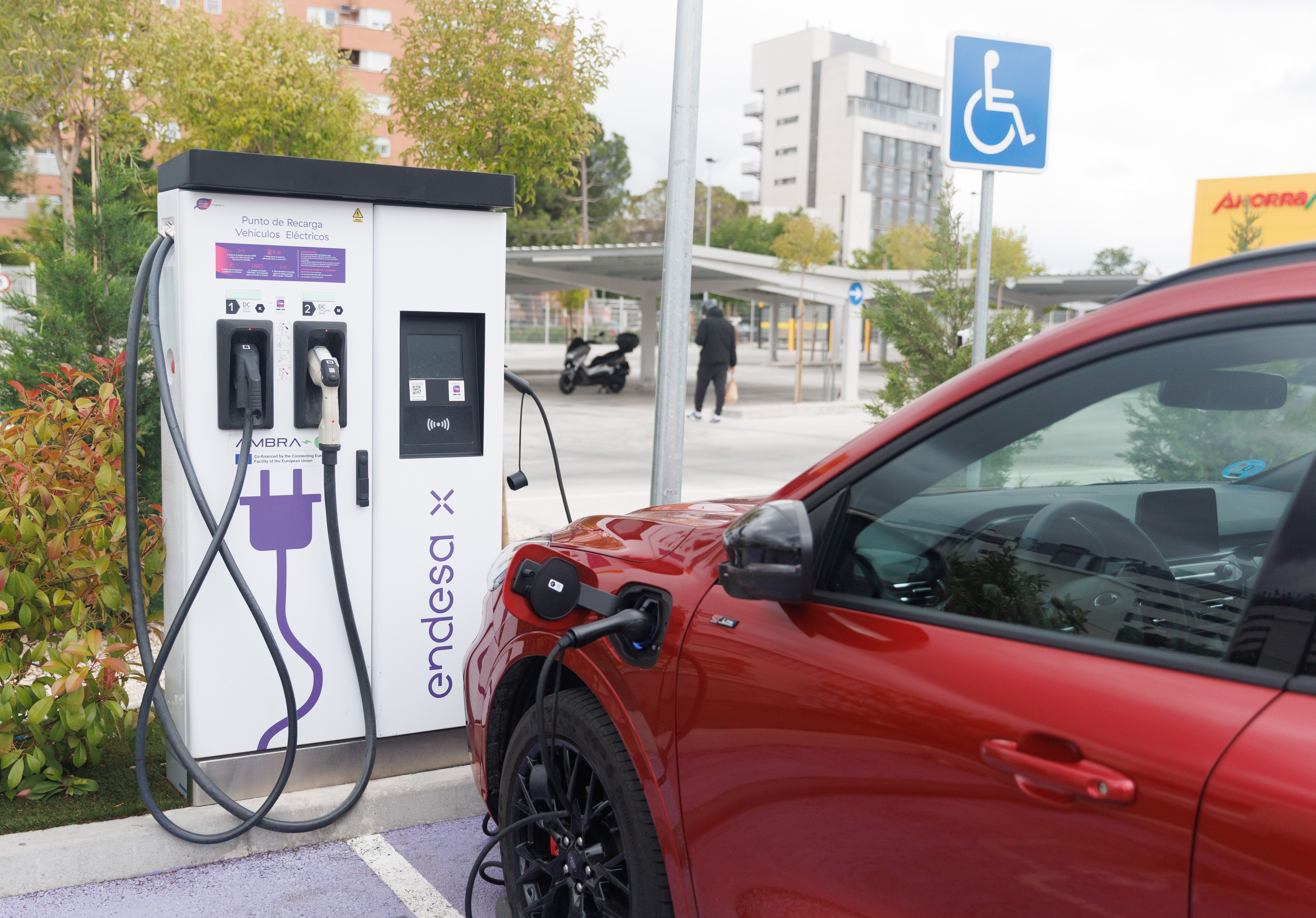 Lo del coche eléctrico va camino de convertirse en una broma todavía más pesada