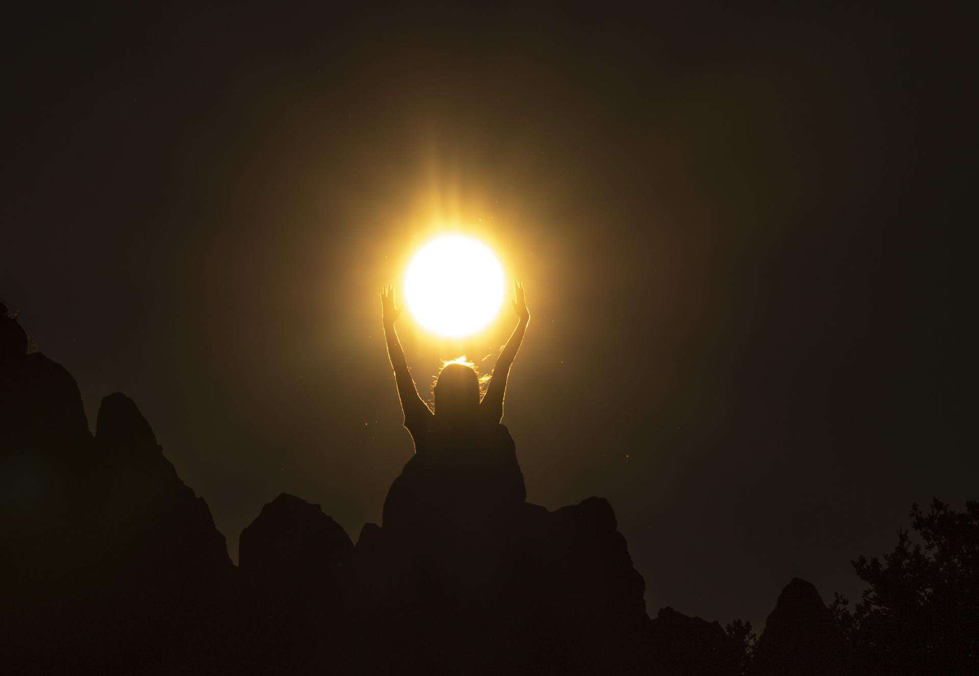 El solsticio de verano, la investidura de Jaume Collboni y más: la vuelta al mundo en 15 fotos