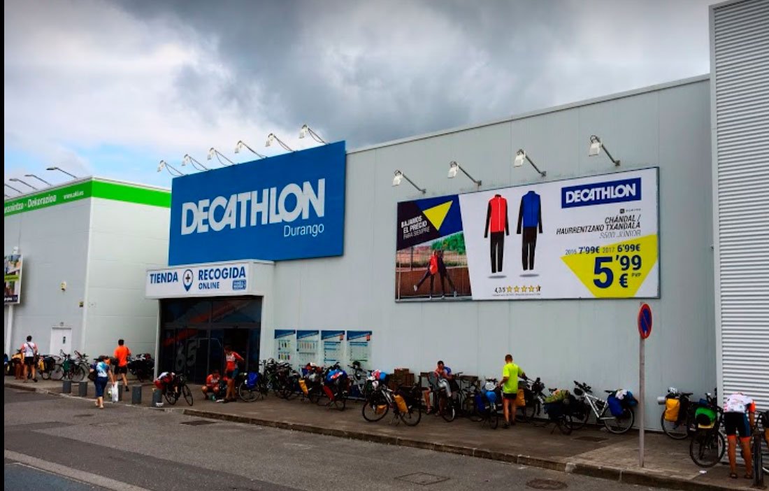 Decathlon té una gandula de platja sense potes