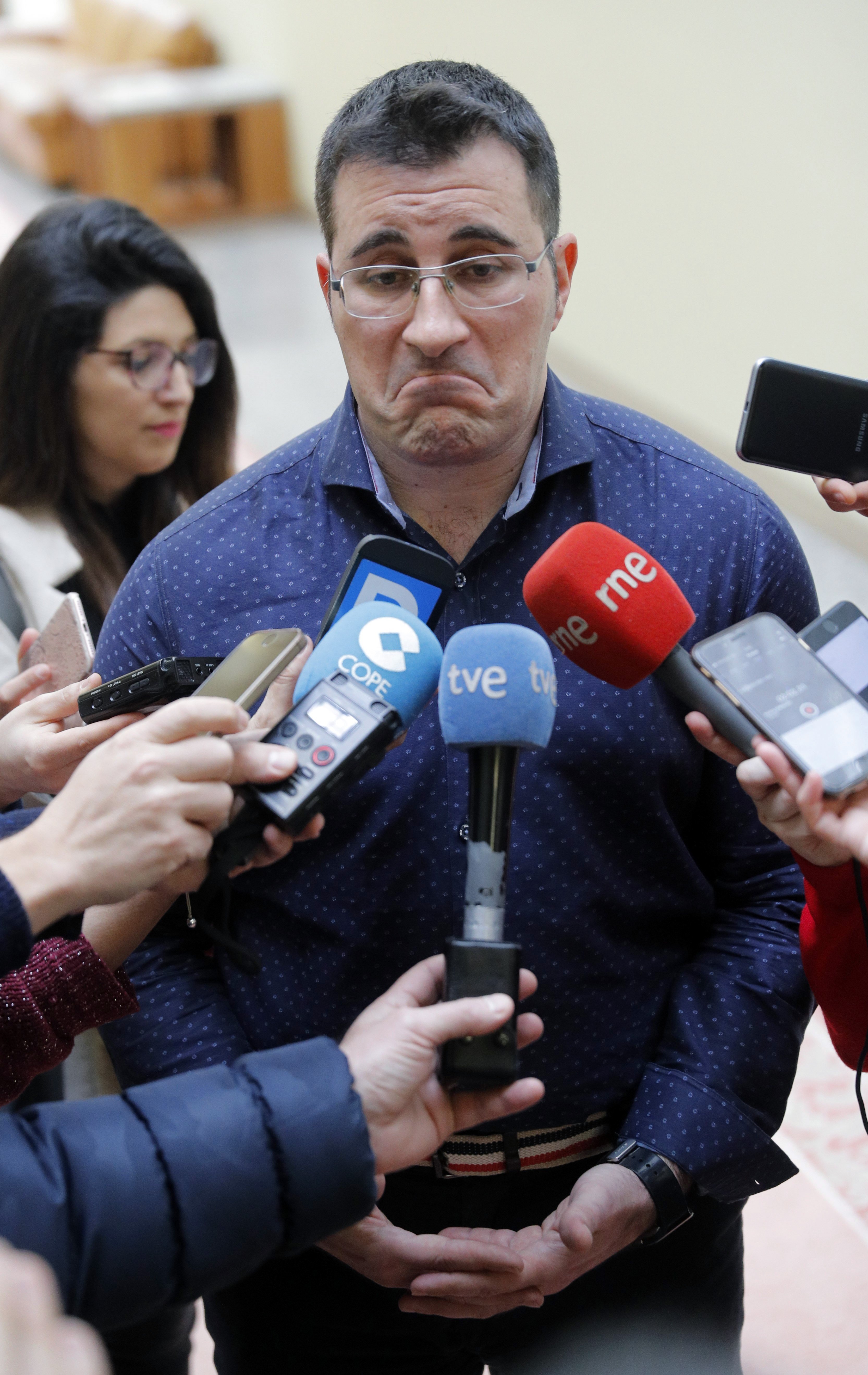 Dimite un diputado gallego de Podemos por hinchar su currículum