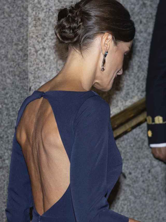 La reina Letizia de espaldas La reina Letizia de espaldas