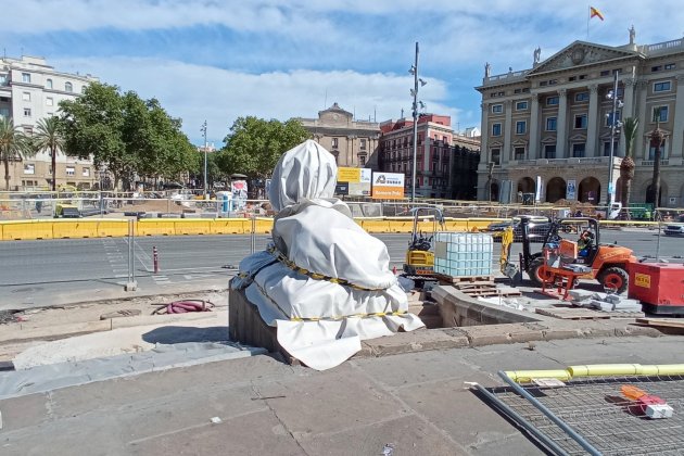 leones monumento paloma obras rambla foto jordi palmer (1) leones monumento paloma obras rambla foto jordi palmer (1)