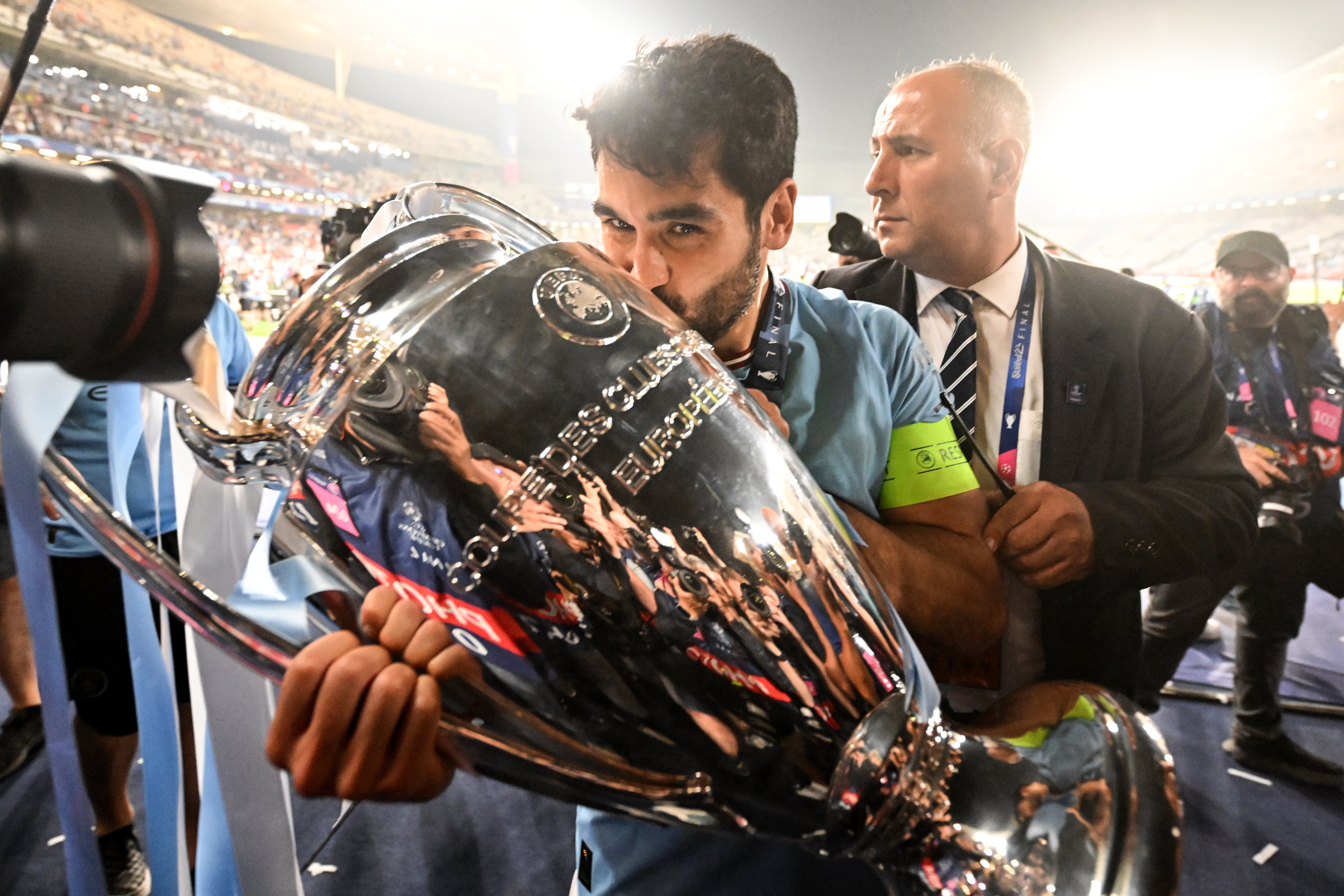 Gündogan, Iñigo Martínez i ara 6 acomiadaments per poder fitxar el número 1 de Xavi Hernández
