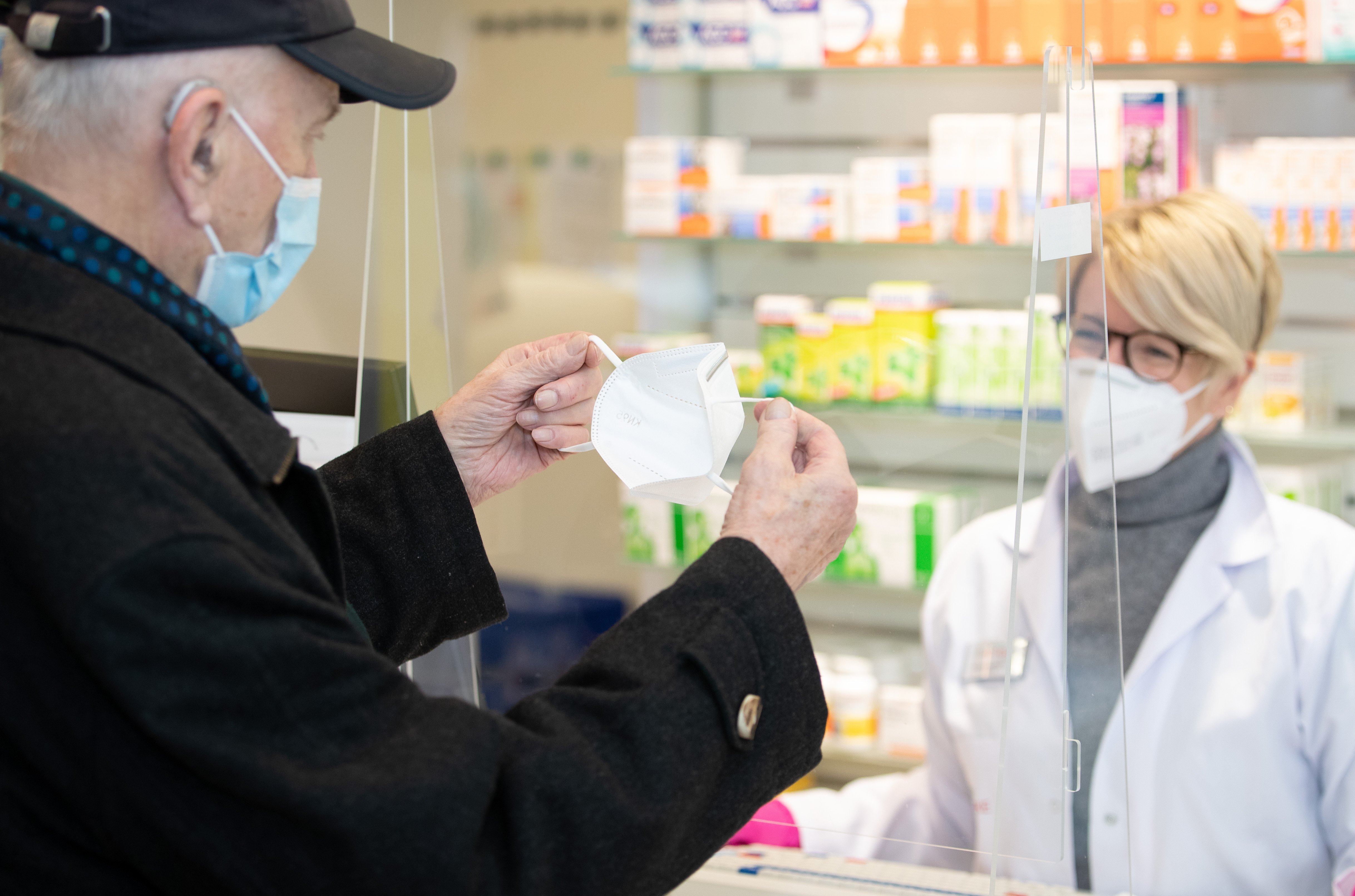 Sanidad retira la mascarilla obligatoria en los centros de salud, hospitales y farmacias