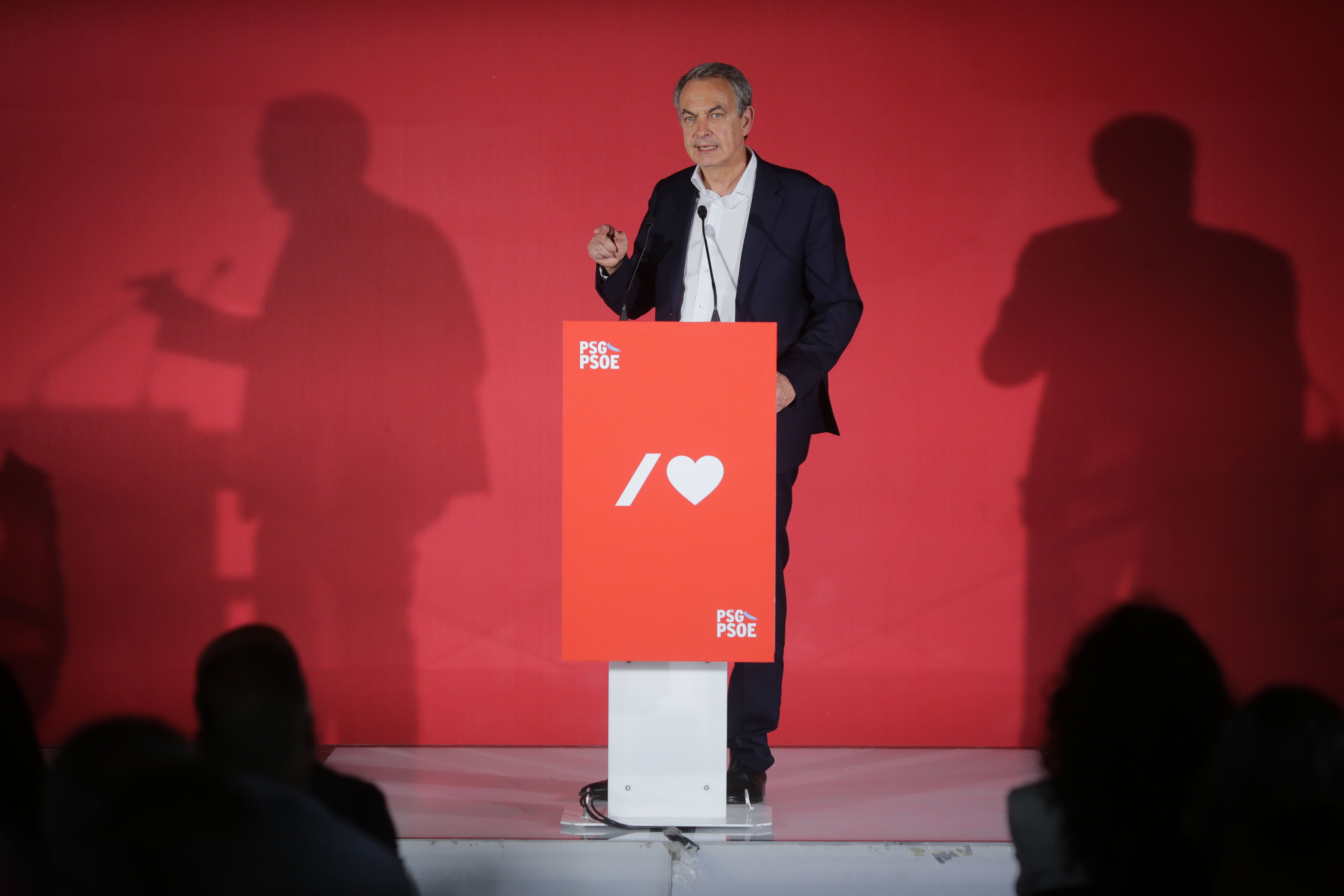 Portadas de Sant Joan: 'El País' reaviva a José Luís Rodríguez Zapatero