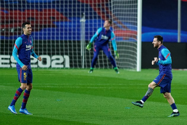 Messi y Busquets durante un calentamiento del Barça / Foto: Europa Press