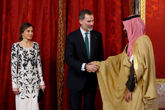 ZARZUELA ESTA PRESIONANDO A LA  PRENSA MADRILEÑA CON PORTADAS PRO LETIZIA  Reis-saudi-efe_15_630x420