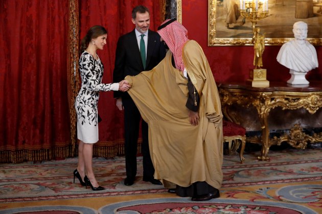 ZARZUELA ESTA PRESIONANDO A LA  PRENSA MADRILEÑA CON PORTADAS PRO LETIZIA  Reina-saudi-efe_15_630x420