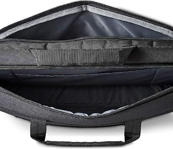 Amazon se está hinchando a vender este maletín compacto y acolchado que protege tu portátil