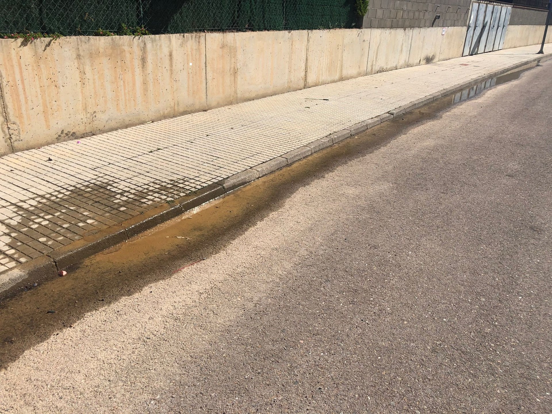 L'ajuntament de Torroella de Montgrí nega una fuita continuada i diària d'aigua a Torre Vellla
