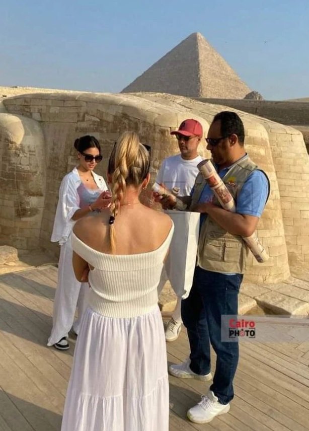 Guardiolla con las hijas, Valentina, morena, y Maria, rubia IG Guardiolla con las hijas, Valentina, morena, y Maria, rubia IG
