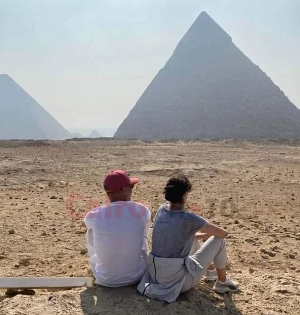 Pep y Cristina contemplando las pirámides, IG Pep y Cristina contemplando las pirámides, IG