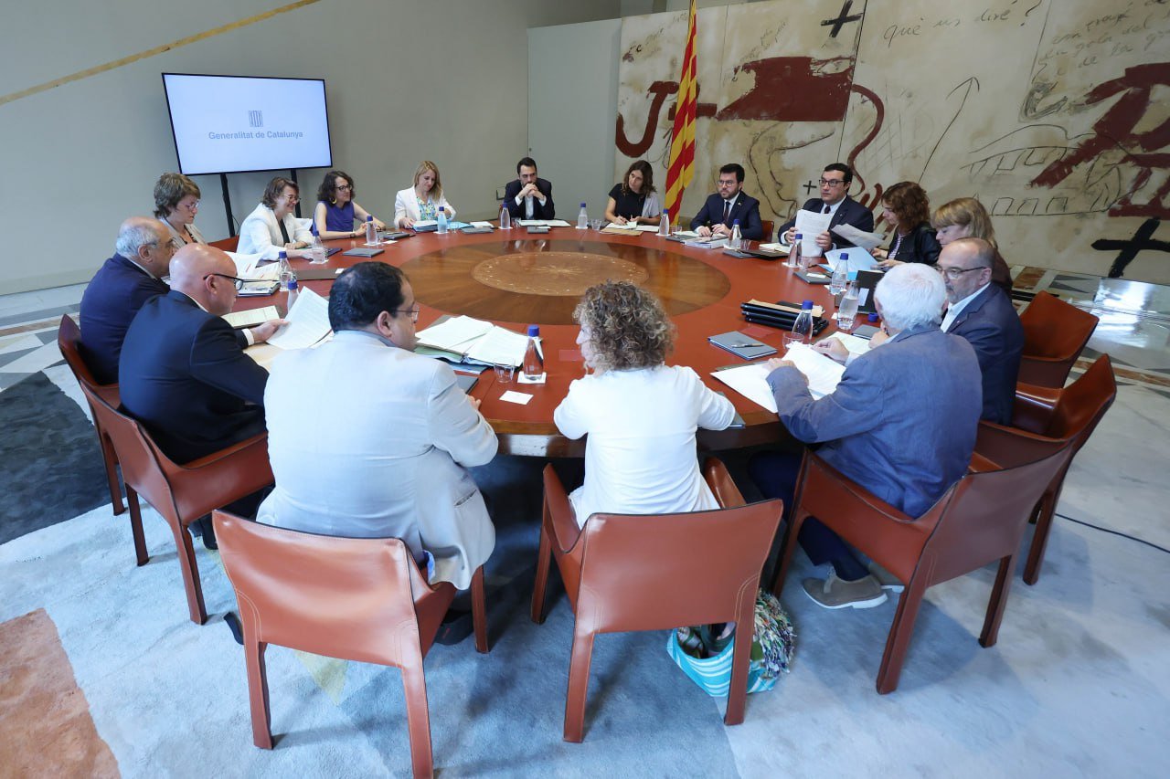 El Govern amplia la plantilla de docents el dia que el Parlament aborda la crisi de l'educació