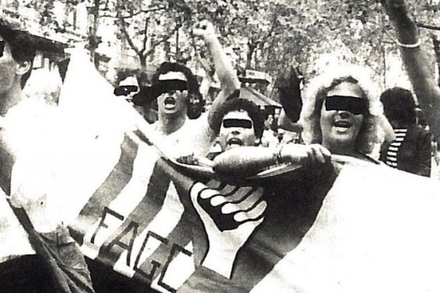 FOTO MANIFESTANTES PRO DERECHOS HOMOSEXUALIDAD EN TENERIFE 1978 FOTO EFE