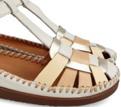 Pikolinos recupera las sandalias de piel que arrasaron entre las pijas de los 80