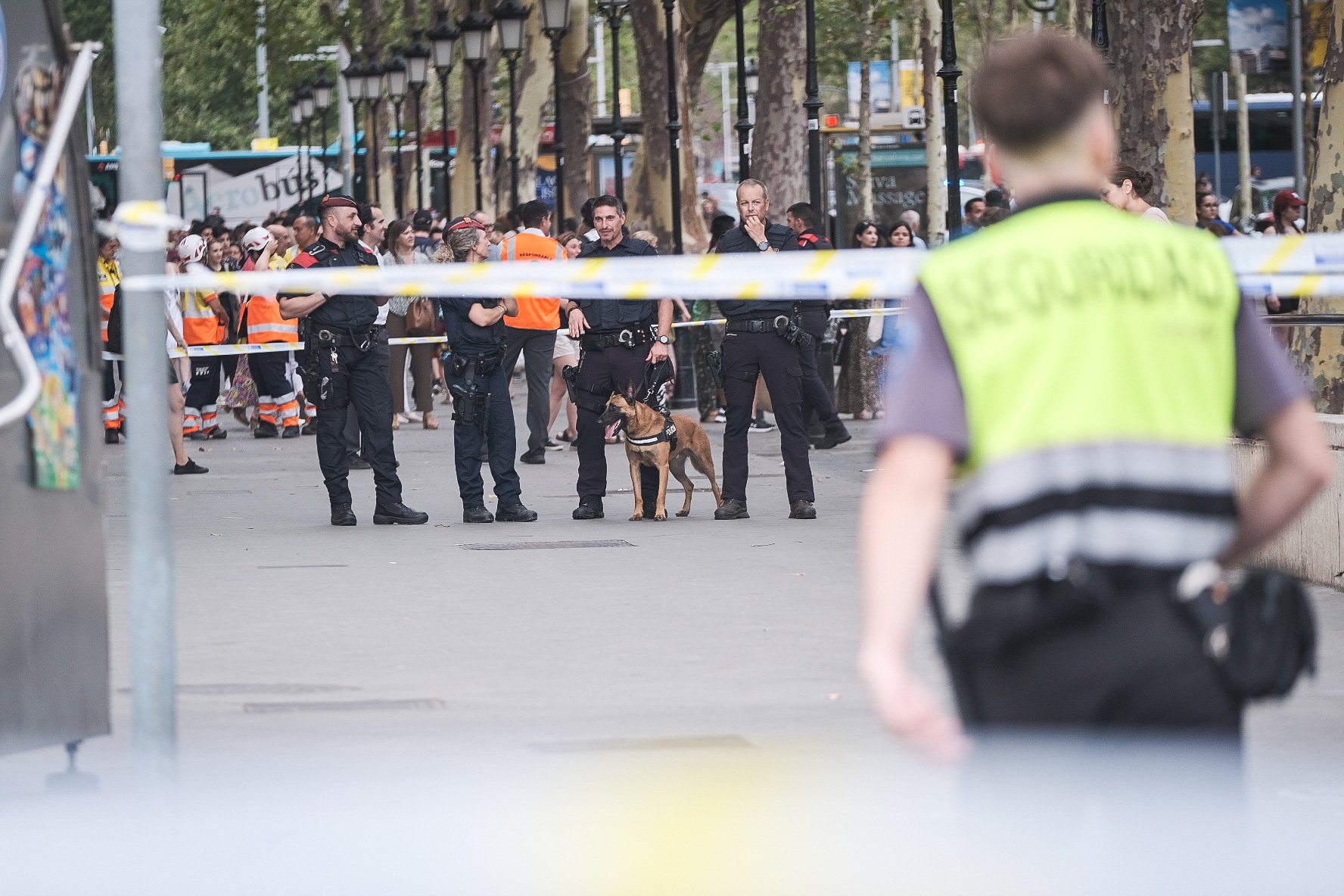 Un objecte estrany obliga a desallotjar per amenaça de bomba l'estació de plaça de Catalunya