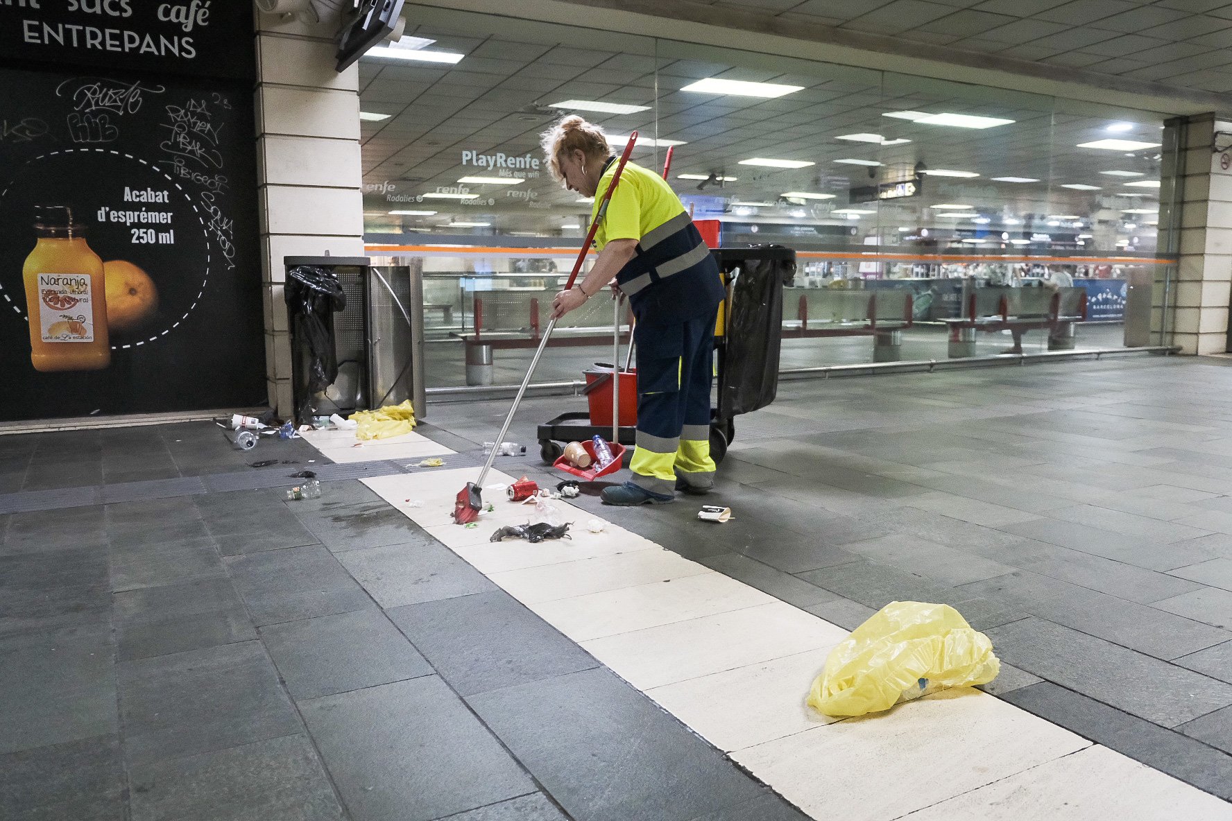 L'alarma d'un patinet en una paperera obliga a activar l'alerta de bomba a l'estació de plaça de Catalunya