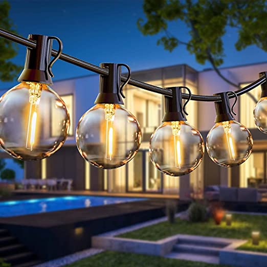 El glamour de las casas ricas en tu jardín con este elegante juego de luces exteriores