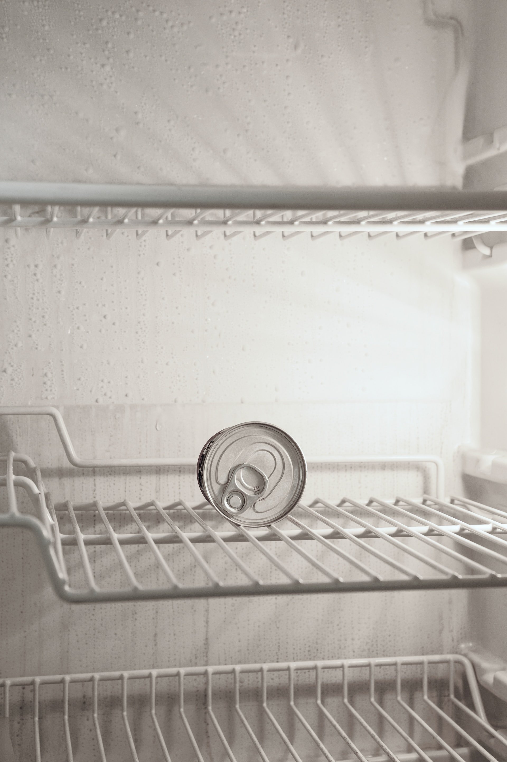 ¿Qué parte enfría más de la nevera? Trucos para enfriar rápido tus bebidas en verano