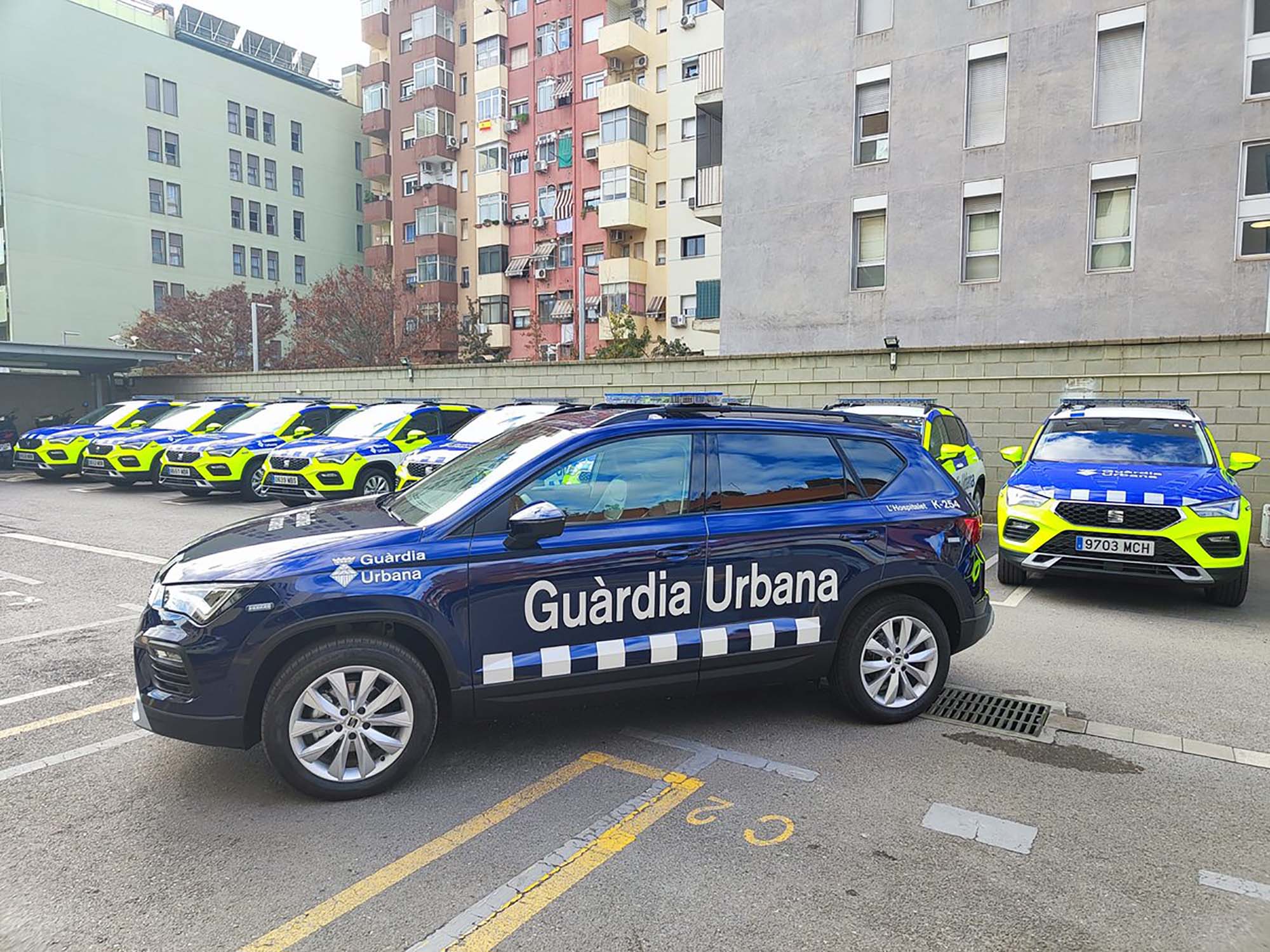 La Policía Nacional registra la comisaría de la Guardia Urbana de L'Hospitalet de Llobregat