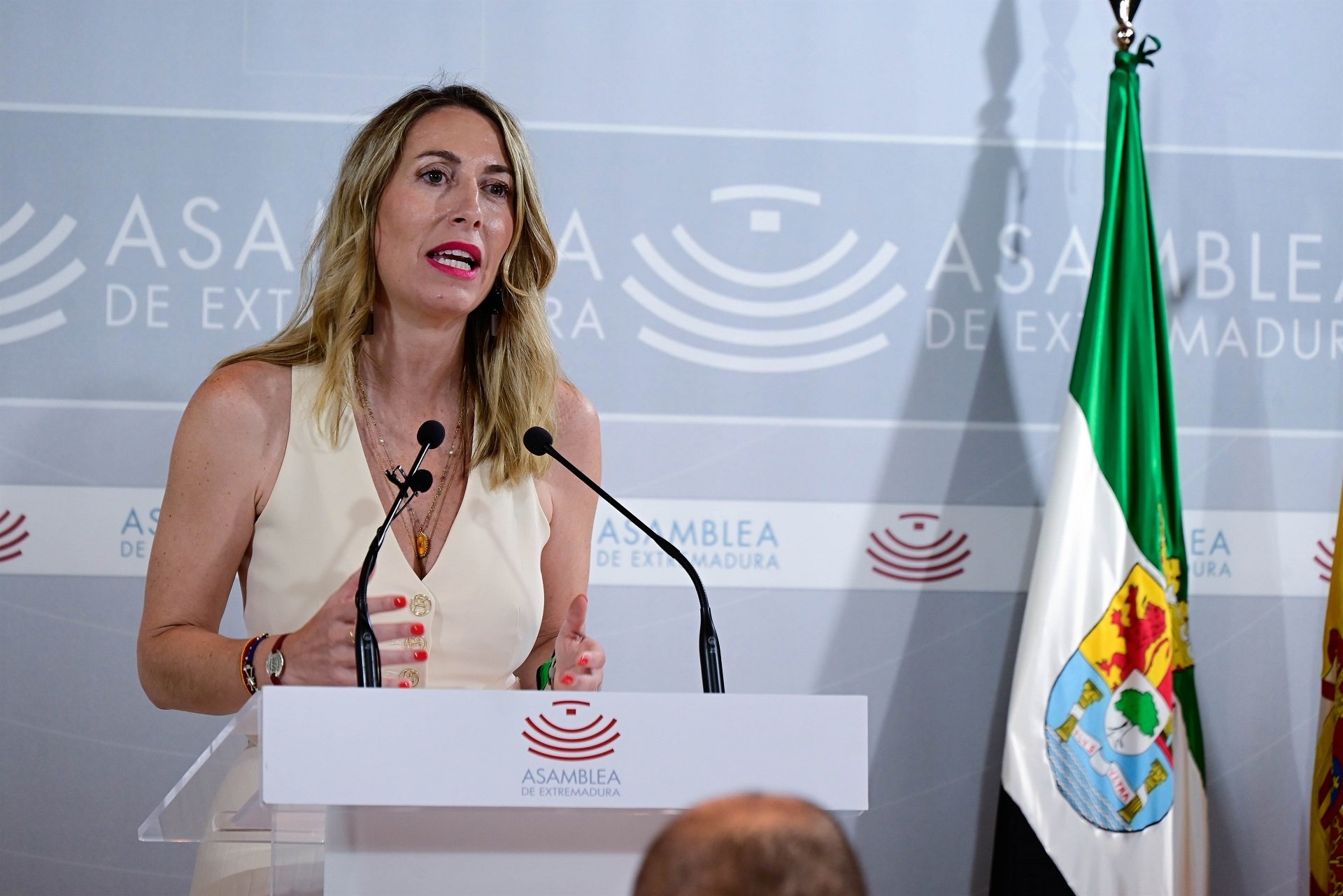 PP y Vox cierran un acuerdo de gobierno en Extremadura, con una consejería para la ultraderecha