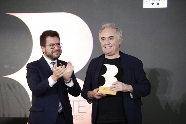 Ferran Adrià y Pere Aragonès Gala Nacional Enoturismo y Gastronomía Catalana / Foto: ACN