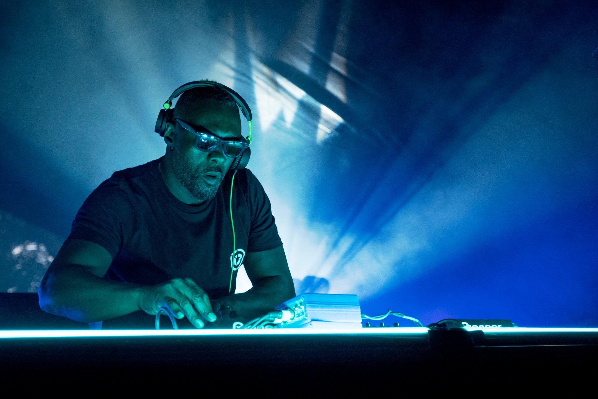 El actor Idris Elba es DJ y pincha en Barcelona