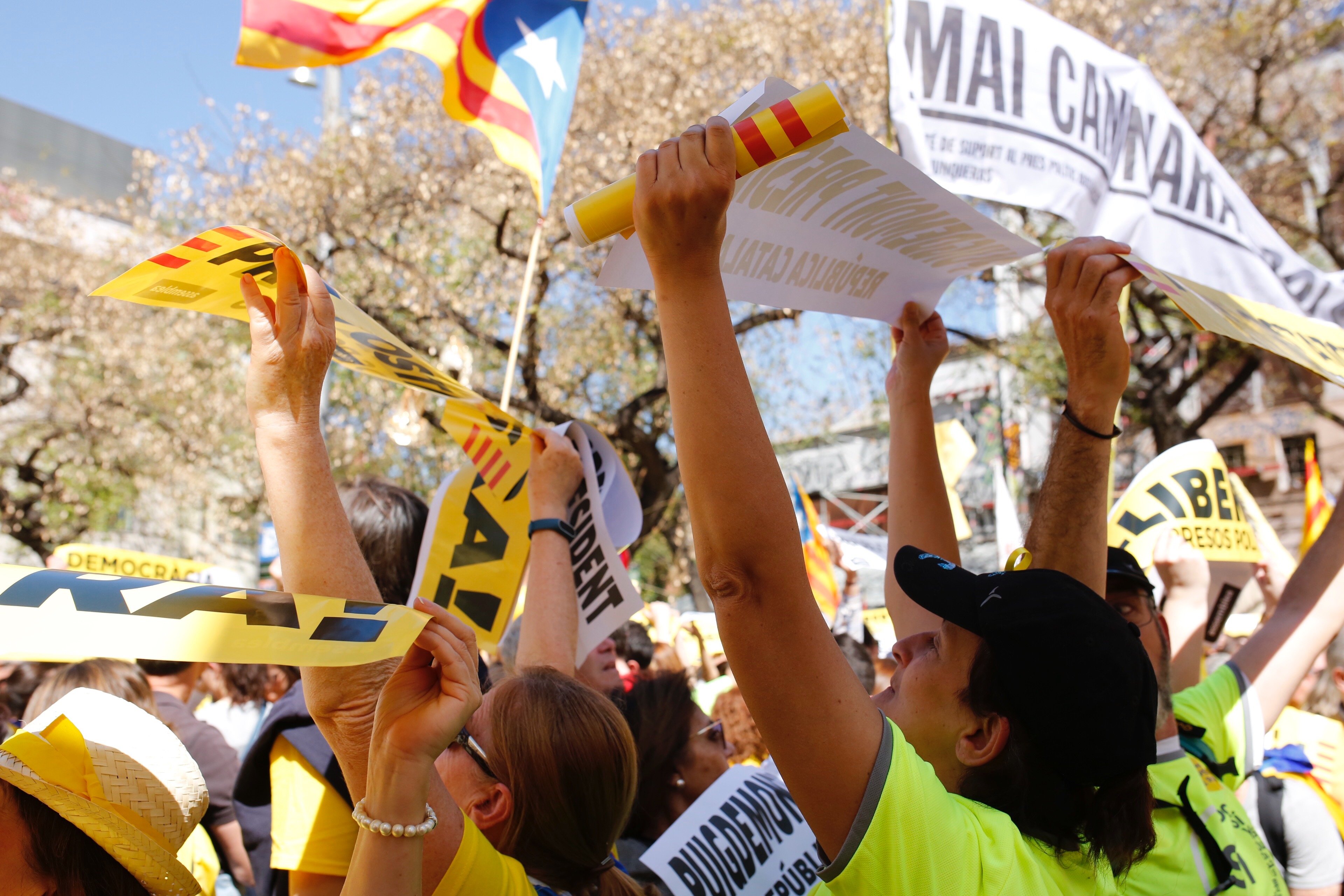 Libération: "Una manifestación gigante en Barcelona"