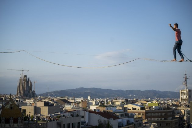 funambulista plaça catalunya 1