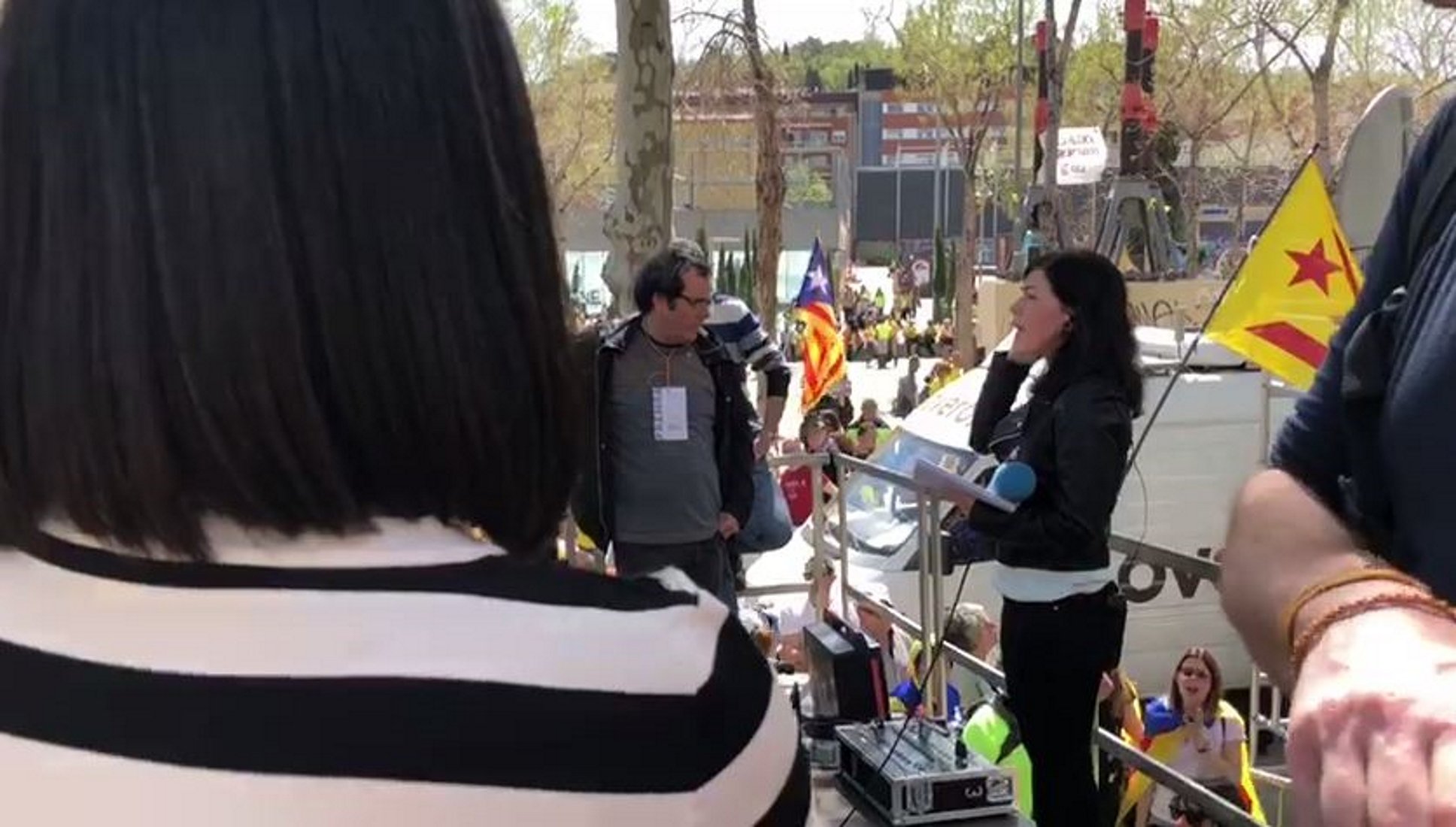 Gritos de "TV3 no se toca" a una periodista de Telecinco