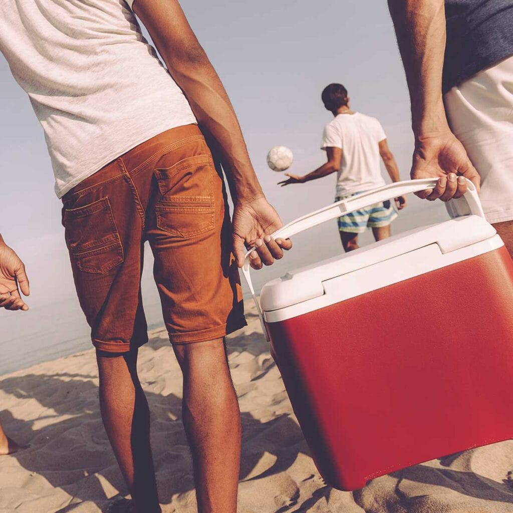 Hay muchas cosas que sí, pero hay 4 alimentos que es mejor no llevar en una nevera portátil en verano