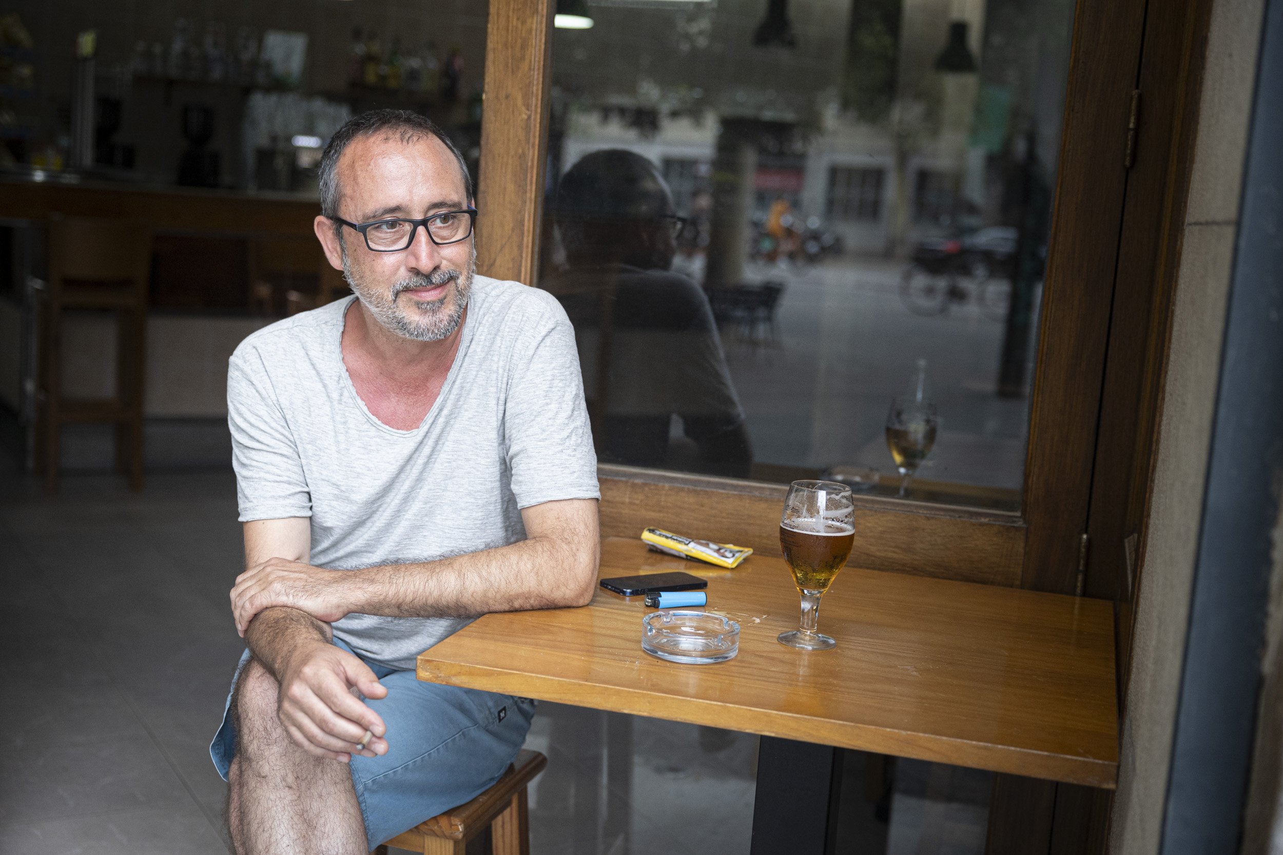ADRIÀ PUJOL Bar Cafè Cosmopolita / Foto: Montse Giralt ADRIÀ PUJOL Bar Cafè Cosmopolita / Foto: Montse Giralt