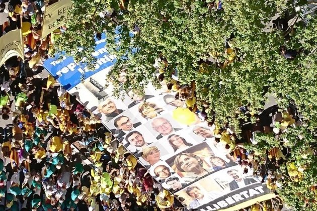 manifestación 15 En pancarta gigante presos